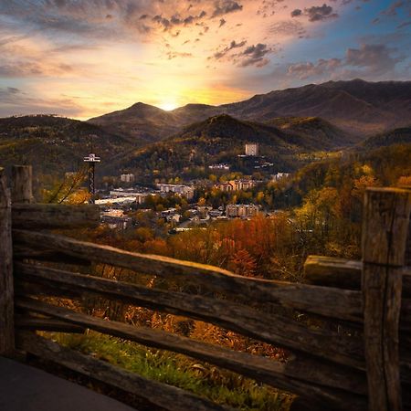 Majestic Splash- 8 Bedroom, Indoor Pool, Hot Tub, 1089 Free Tickets Each Paid Day, Dollywood Sevierville Exterior foto